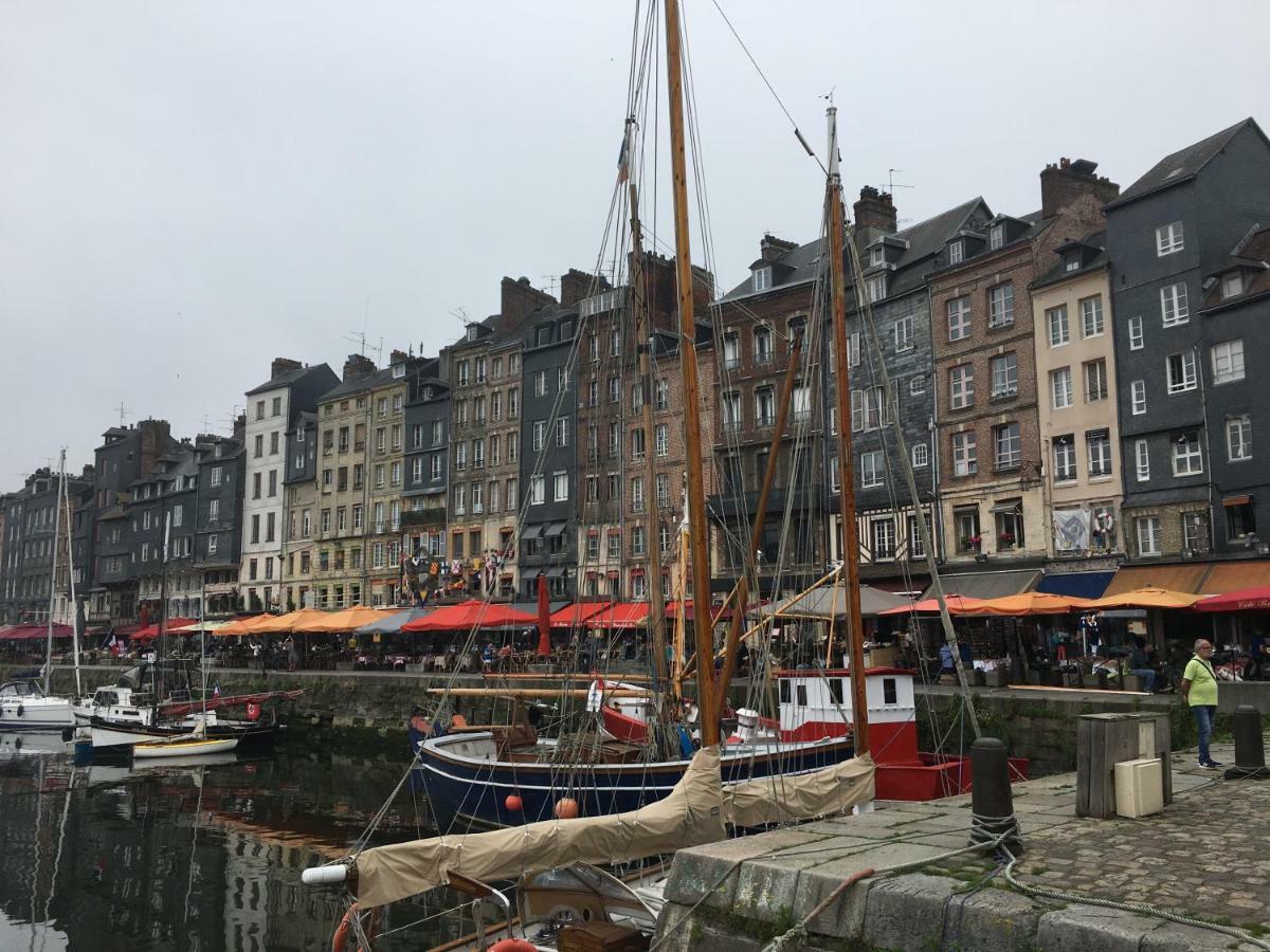 La Parenthese Du Capucin Honfleur Exterior foto